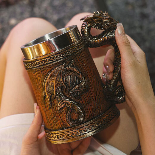 Sailoto Medieval Retro Western Dragon Totem Wooden Barrel Beer Cup Western Pterodactyl Mark Coffee Cup 600ml Faucet Wooden Barrel Beer Cup Silver 201 Steel Free