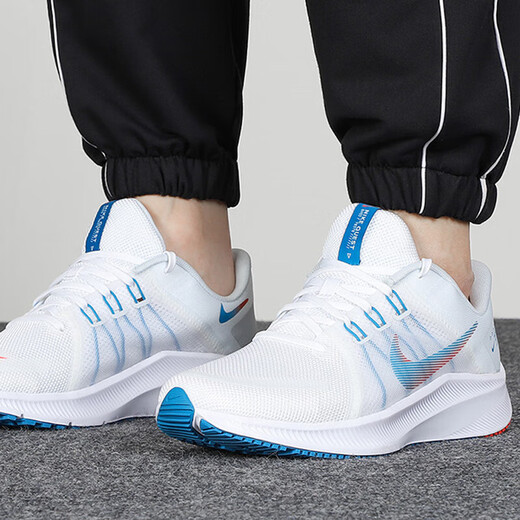 Nike (Nike) Nike Men's Shoes Quest 4 malla sin alivio, absorbiendo el entrenamiento deportivo informal de entrenamiento deportivo DA1105 DA1105-101 39