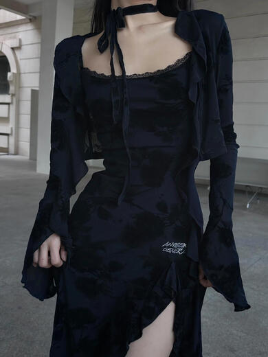 
XIARXENEU (XIARXENEU) slit suspender dress looks slim and temperament backless A-line skirt 3886 people collect pure hot girl Hepburn style waist-hugging black dress shawl jacket-KiissEN1 S [Suggestion 80-90Jin [Jin equals 0.5 kg]]