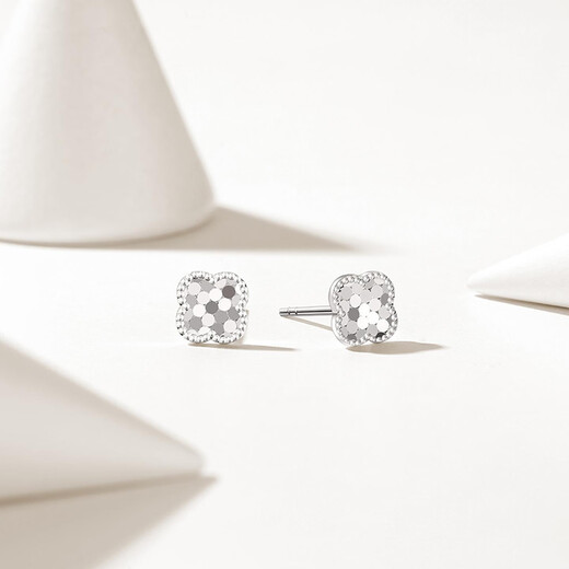 Chao Acer four-leaf clover platinum earrings for women platinum earrings as a birthday gift for girlfriend, priced at 200 yuan, 1.15g, one pair, silicone ear plugs included