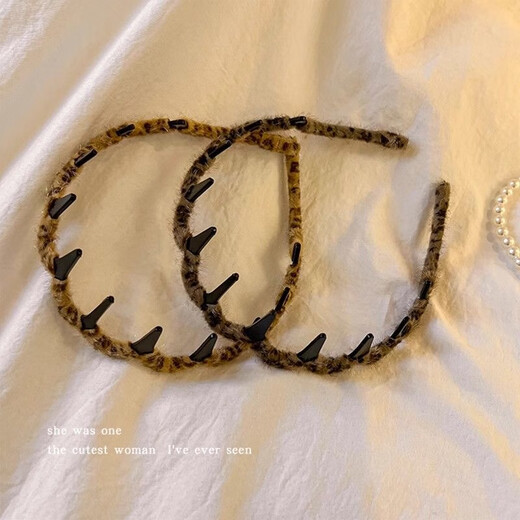 Add sweet and cool leopard print toothed wavy hair hoop for women's autumn hair roots with fluffy artifacts. Face wash, hair pressure, non-slip headband, hairpin headband, yellow + brown leopard print headband, one each