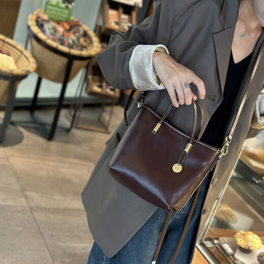 Sac de luxe de tout le sac de luxe en cuir authentique pour chaton de la mode pour femmes sac à main rétro sac à main à une épaule sac à bobe à corps à une épaule.