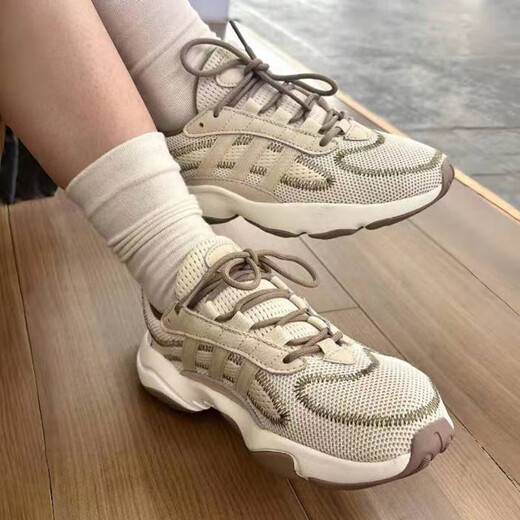 阿迪达斯（adidas）休闲鞋男鞋女鞋 春夏季新款三叶草网面透气减震运动鞋低帮跑步鞋 JQ3927/奇妙白/光晕绿/棕色/偏小 40.5 (250mm)