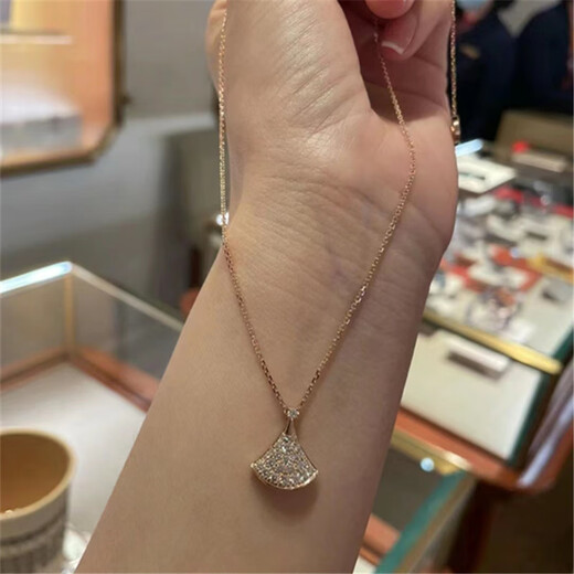 Chuansen spot diva fan necklace for women full of diamonds 18K rose gold platinum small skirt fan pendant clavicle chain rose gold full of diamonds