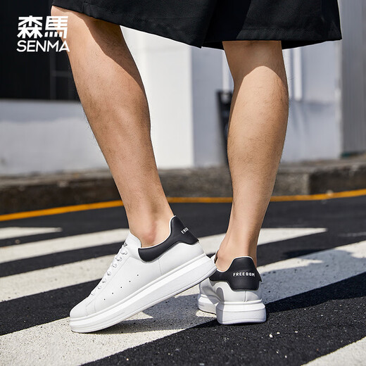 Senma (Senma) Chaussures de planche et chaussures blanches pour hommes 2025 Nouvelle couleur solide en cuir épaisse semelle décontractée à la tendance des chaussures pour hommes respirants