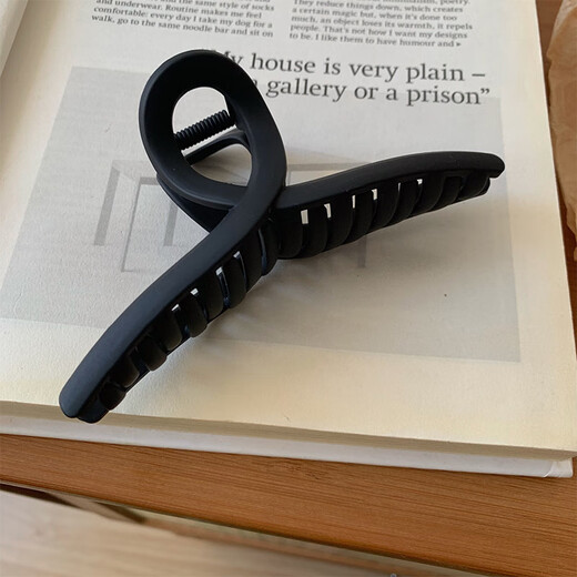 Hesiyu shark clip ins high-looking student hairpin hairpin female back of the head grabber fairy-like high-end hair grabber matte coffee color 11CM