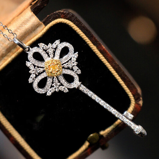 Junpo South African stone necklace 18K gold inlaid with 60 points yellow key stone pendant clavicle T family style white pendant (60 points) FG/white flash