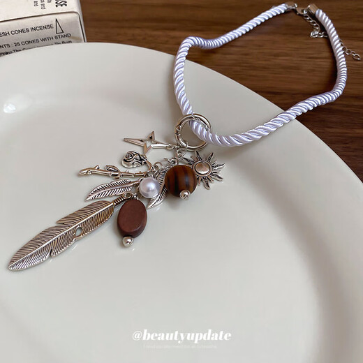 Ethnischer Stil Sonnenfeder Perle Anhänger Halskette Retro Nische Vielseitige Colarmbone Kette Mode High -End -Pulloverkette Halskette - Weiß - Braun - Silber