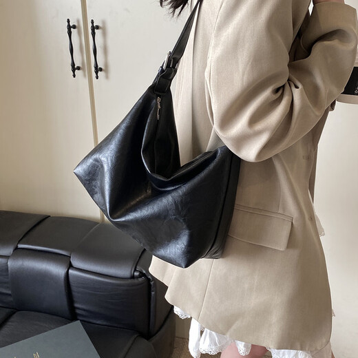 Les sacs populaires de cette année pour les femmes 2025 Nouveau conception de niche rétro de conception de banlieue sac fourre-tout