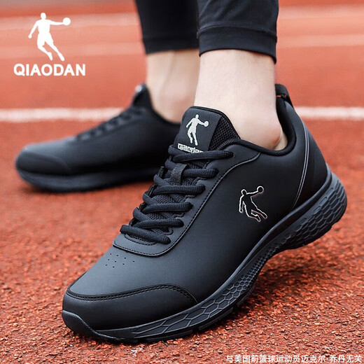 乔丹男鞋运动鞋男冬季新款皮面防水减震跑步鞋轻便防滑软底休闲鞋子男 黑色【皮面】-推荐  42