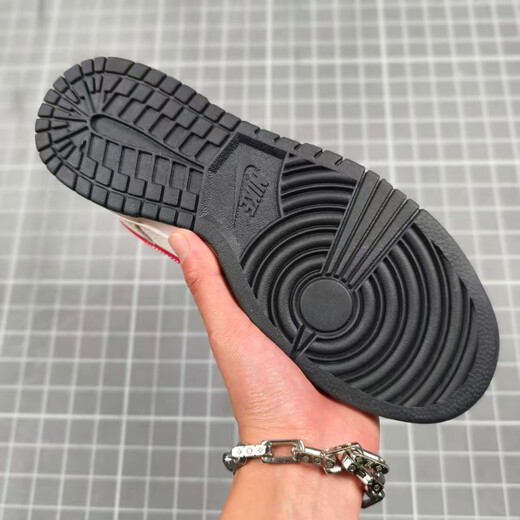 Nike (Nike) High-End-Anpassung, Co-Branded Outdoor-Wanderwanderungs-Low-Top-Freizeitschuh xx9930-030 Red Hook und weißes Anpassungsmodell ohne Rückgabe und Austausch 37.5