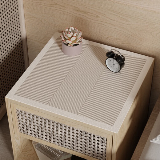 Japonais simple et élégant Table de chevet de table de couverture de couvercle serviette sans lavage, imperméable, nappe en tissu à poussière résistant à l'huile, coussin de protection de bureau en cuir A1049 Tournez les déchets en trésor 36 * 46 adaptés au four à micro-ondes
