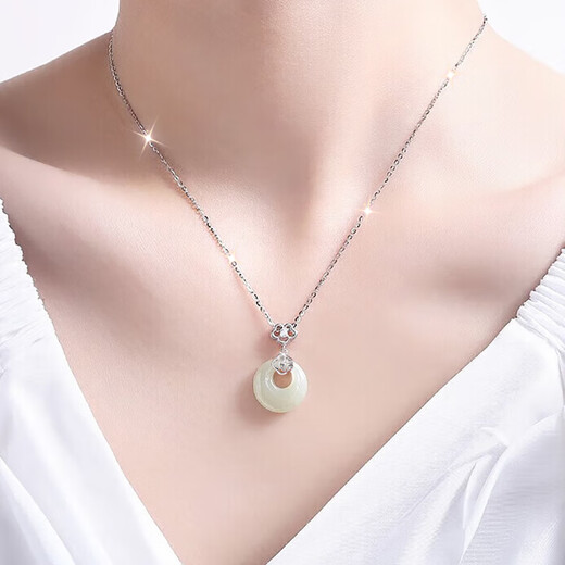 LAOLATU PT999 platinum four-leaf clover safety buckle necklace for women platinum clavicle chain Chinese Valentine's Day gift for girlfriend and wife pt999 platinum O-shaped chain + Hetian jade pendant