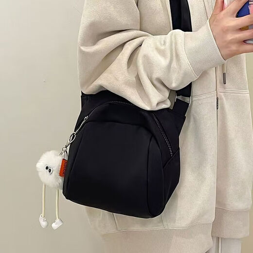 Hochwertiger Nischendesign kleiner Tasche für Frauen 2025 Neue trendige Muschelbeutel Leicht und vielseitig große Kapazität Crossbody Bag Schwarz