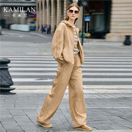 卡米兰（kamilan）薄款宽松连帽冲锋衣女款2025新款休闲外套春夏季空调衫上衣 卡其色 S