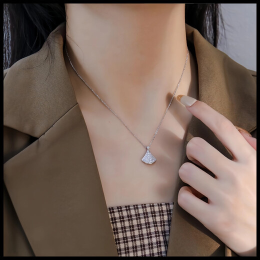 Kawamori IDO 18K gold diamond necklace small skirt pendant versatile clavicle chain diamond rose gold chain set 520 gift 18K gold rose gold chain set