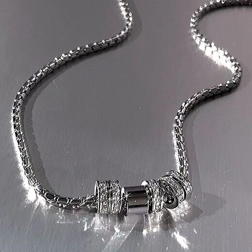 Sparkling ring pendant necklace, cold style titanium steel chain, same style for men and women, light luxury, fashionable and versatile, temperament clavicle chain, sparkling diamond ring necklace (50cm+5cm)