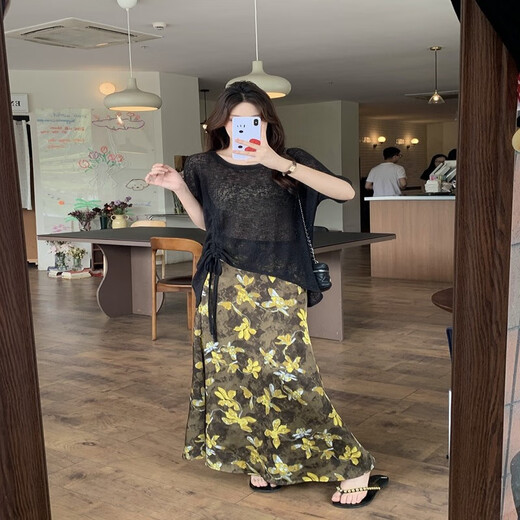 Single-built fat mm large size women's ice silk knitted top printed skirt suit A1477 top + 21846 skirt A1477 black top ((without suspenders) L[100-120] single size
