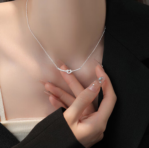 Bai Qixin titanium steel necklace smile knot clavicle chain female ins high-end niche light luxury pendant birthday gift for girlfriend smile knot necklace gift box