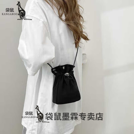 袋鼠夏天夏季迷你小包包女2025新款时尚抽绳斜挎手机包白色单肩钥匙包 黑色
