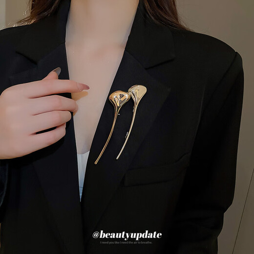European and American ins metal leaf brooch, new personalized high-end suit pin, fashionable, exquisite and versatile chest accessories, brooch - gold