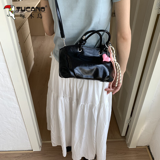 Woodpecker summer handheld black bag for women 2025 new trendy Korean female college student bucket bag simple versatile crossbody bag white follow the store for free