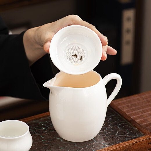 Yuanxi 500ml large mutton-fat jade fair cup tea drain integrated filter ceramic thickened tea divider set high-end mutton-fat jade fair cup + Yushun tea drain set