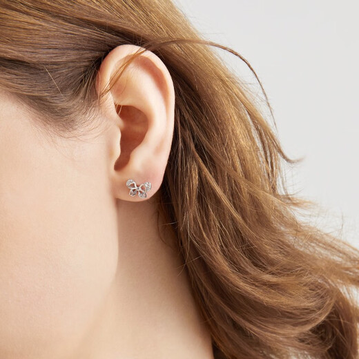 Chow Sang Sang (CHOW SANG SANG) platinum earrings Pt950 bow platinum earrings earrings women's 91475E