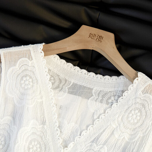 Her pool V-neck vest 2025 summer new women's lace hook-and-cut single-breasted loose horse clip
