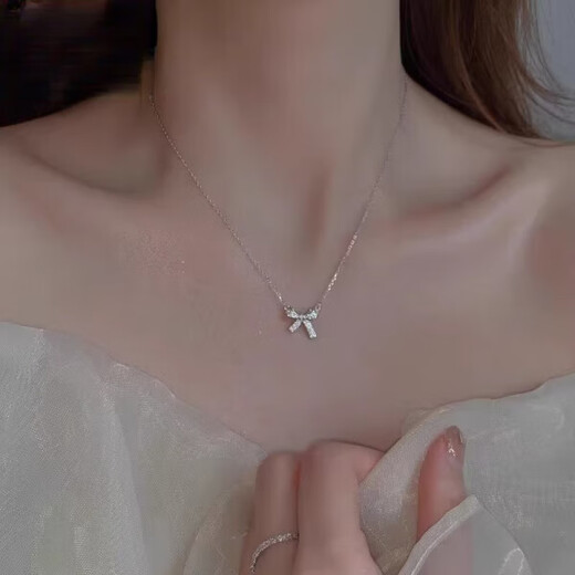 Nilan Fat Donglai's same style pt950 platinum bow necklace PT950 women's summer light luxury 18 clavicle chain for Valentine's Day for girls.