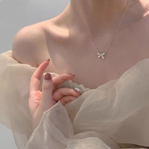 Nilan Fat Donglai's same style pt950 platinum bow necklace PT950 women's summer light luxury 18 clavicle chain for Valentine's Day for girls.