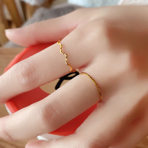 FKP Old Phoenix Authentic Gold Pigment Ring 0.5mm Thin Ring Female Niche Design Stacked Tail Ring Little Finger Ring Versatility Benchen + Aperture Ring Combination Only 19 left. Same style as Fat Donglai US No. 4 Normally worn on the little finger with tail ring Same style as Fat Donglai