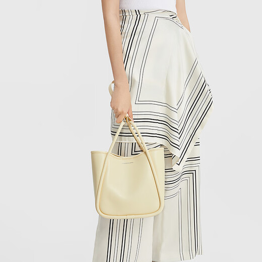 CHARLES/KEITH25 summer new product large capacity commuter one-shoulder tote bun mother bag Chinese Valentine's Day gift CK2-30782647 Butter Yellow cream yellow M