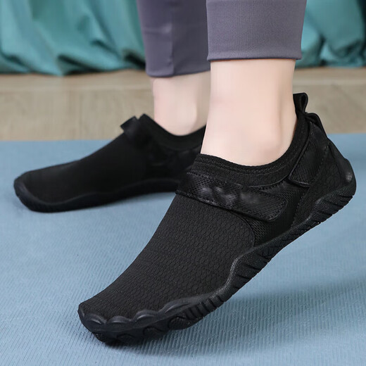 McCann indoor fitness shoes for men and women, non-slip shock-absorbing rope skipping shoes, lightweight soft-soled yoga shoes for women, squat, deadlift and jump, white 38