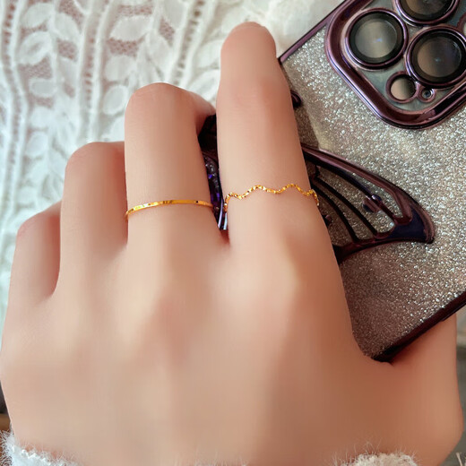 FKP Old Phoenix Authentic Gold Pigment Ring 0.5mm Thin Ring Female Niche Design Stacked Tail Ring Little Finger Ring Versatility Benchen + Aperture Ring Combination Only 19 left. Same style as Fat Donglai US No. 4 Normally worn on the little finger with tail ring Same style as Fat Donglai