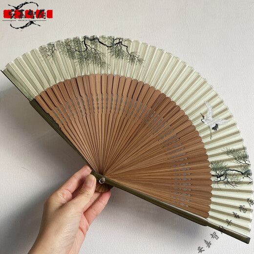 High-end fan, ancient style, high-end exquisite crane, longevity pine tree, national style, 7-inch Chinese style, can be paired with Hanfu yukata, yellow-green daily fan