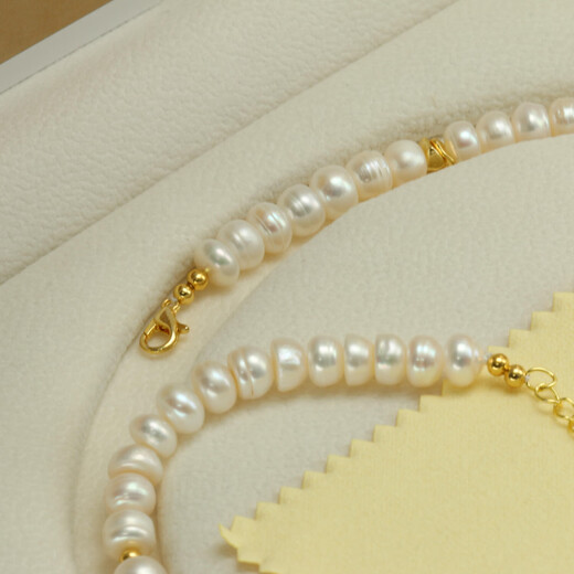 
Sugar cat Doudou freshwater pearl necklace simple collarbone with golden baroque beads summer yen neck T-shirt matching white