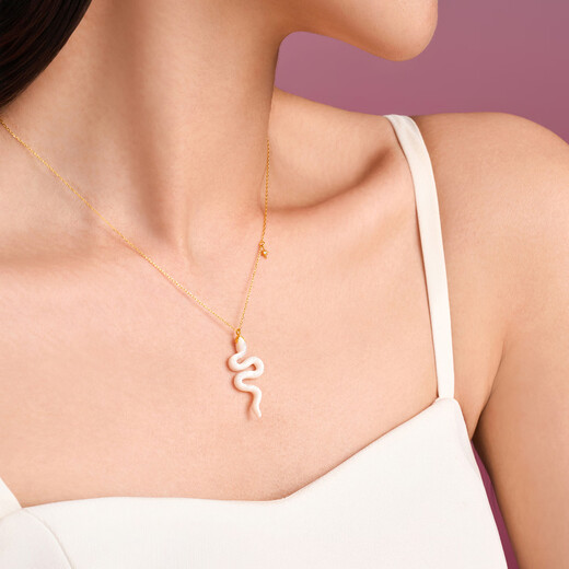 Chow Tai Fook SOINLOVE Treasure Girl Zodiac Snake White Shell Diamond Spirit Snake 18K Gold Necklace VU2122