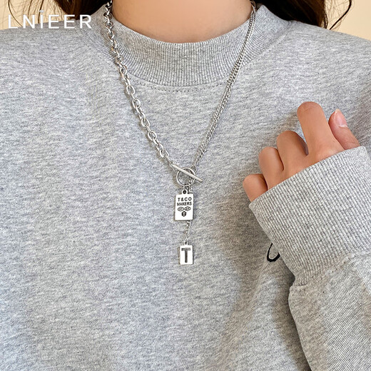 Lnieer长款钛钢卫衣链女轻奢小众锁骨链男生潮嘻哈百搭中风性毛衣链配饰 字母方牌钛钢项链