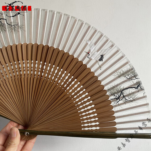 High-end fan, ancient style, high-end exquisite crane, longevity pine tree, national style, 7-inch Chinese style, can be paired with Hanfu yukata, yellow-green daily fan