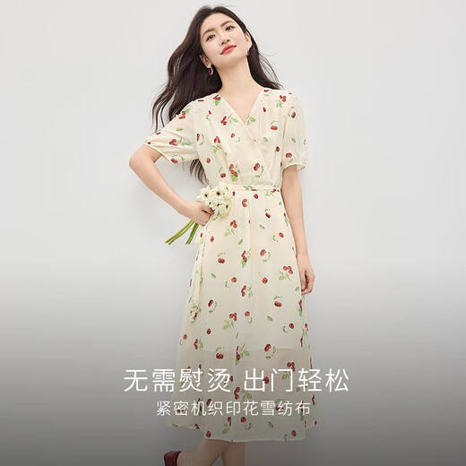 熙世界法式泡泡袖樱桃碎花连衣裙夏季新款收腰显瘦V领茶歇裙子 杏底红花 L