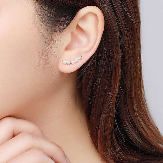 Chao Acer Small Lucky Pearl Shadow 18K Gold Pearl Earrings Women's Gold Earrings for Mom and Girlfriend Birthday Gift One Pair (Including Silicone Ear Plugs)