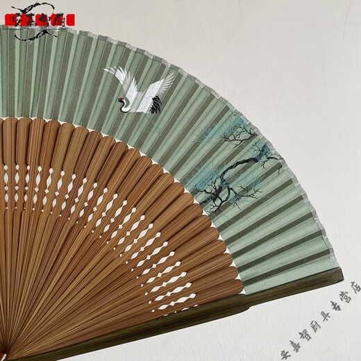 High-end fan, ancient style, high-end exquisite crane, longevity pine tree, national style, 7-inch Chinese style, can be paired with Hanfu yukata, yellow-green daily fan