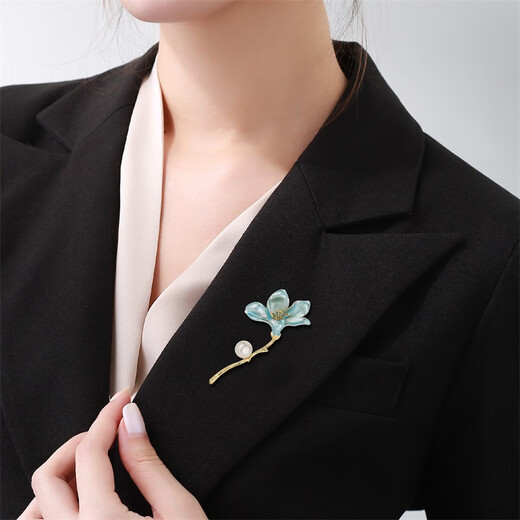 Qlady magnolia freshwater pearl brooch high-end women's brand corsage anti-exposure pin silk scarf buckle Mid-Autumn Festival gift