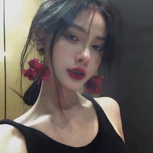 Carvelove French Retro Retro Rose Flower Pendientes Lectin Super Fairy Red Nicho Temperamento Vacaciones Joyas de boda EH1396 Red Rose Ear Clip Broche