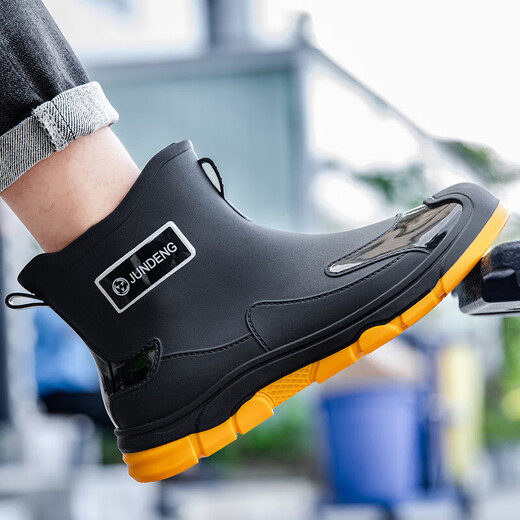 
Couple rain boots men's water shoes women's short tube non-slip low top waterproof rubber shoes kitchen work rain boots fishing boots overshoes black [men and women-universal] 41-42