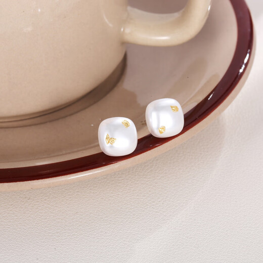 
MHFDO Pangdonglai quality simple and atmospheric white pearl gold foil embellished earrings silver needle temperament earrings niche earrings women E16778E flowers