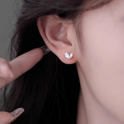 QMXDS999 sterling silver flash love earrings for women 2025 new hot style high-end earrings simple ear piercing earrings a pair of love earrings