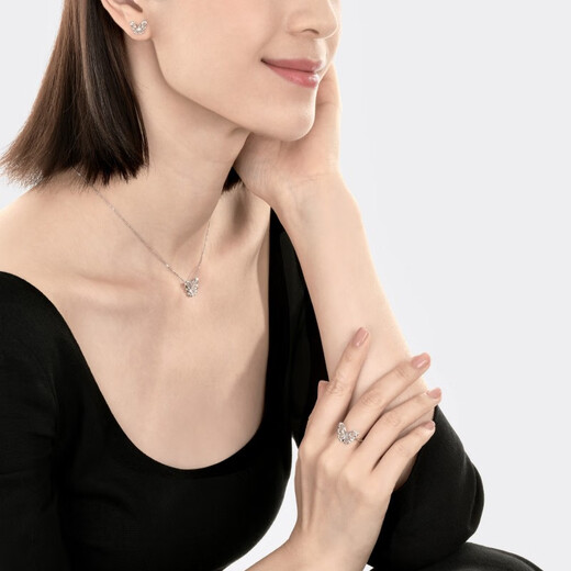 Chow Sang Sang (CHOW SANG SANG) platinum earrings butterfly earrings 90255E