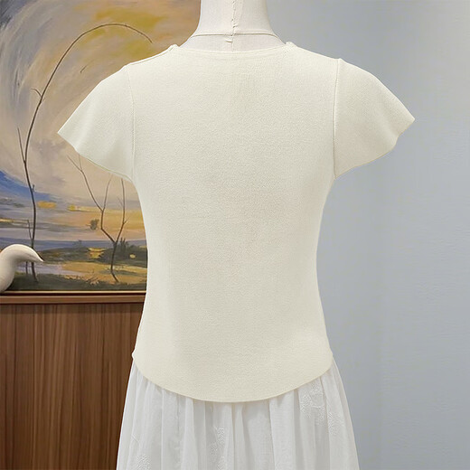 
Silk Cypress V-neck sweater 2025 summer new women's lace splicing gentle lady design top